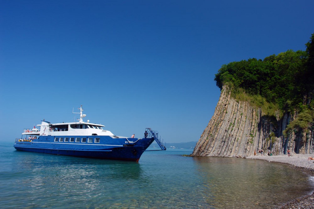 Город туапсе море. Морские прогулки Туапсе. Скала Киселёва. Туапсе виды. Скала Киселева теплоход.